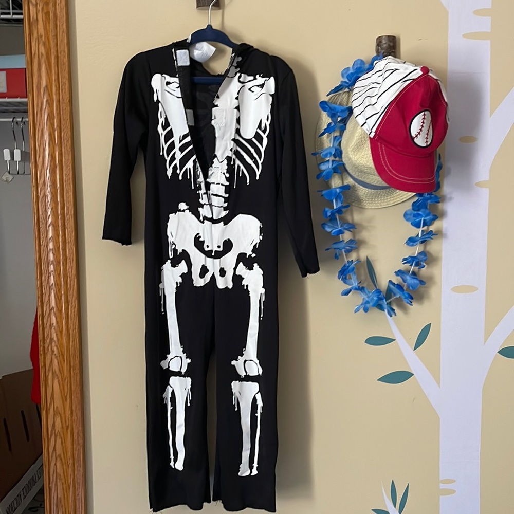 Toddler 2-3T skeleton Halloween costume